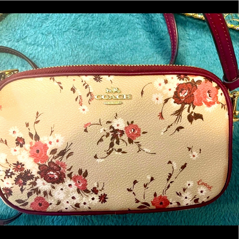 ♥️Sale! ♥️
♥️Price Firm for 24 Hours♥️
NWT COACH FLORAL BAG